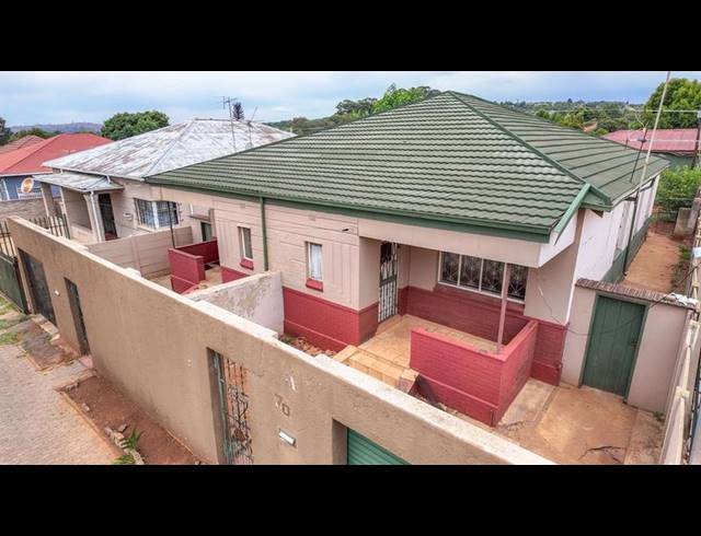 4 BEDROOM HOUSE FOR SALE IN BEZUIDENHOUT VALLEY